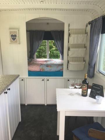 Shepherds Hut Остворне Экстерьер фото